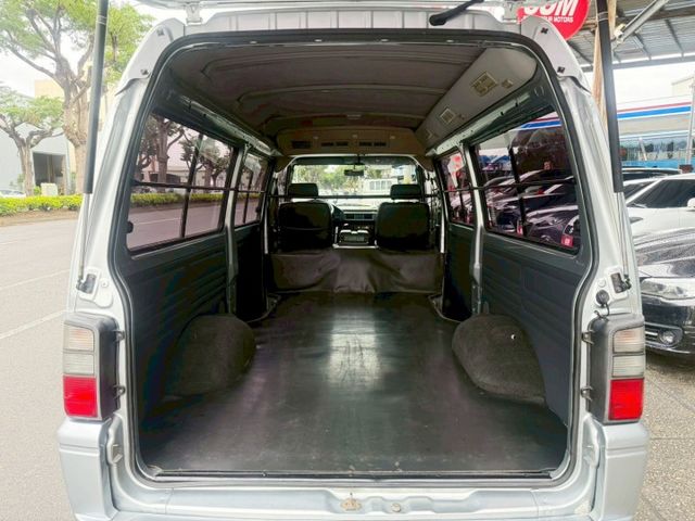 一手車~手排~貨車牌~超低里程僅跑〝1萬9千〞公里~內裝超級美~車況超棒~  第5張相片