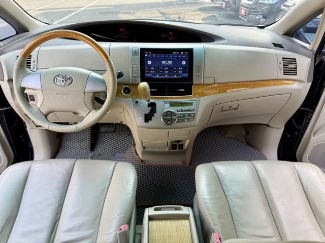 一手車/七人座/電動尾門/定速/I-KEY/雙天窗/影音/電動椅/舒適大空間  第3張相片