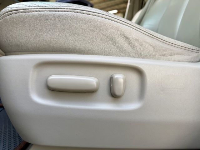 一手車/七人座/電動尾門/定速/I-KEY/雙天窗/影音/電動椅/舒適大空間  第12張相片
