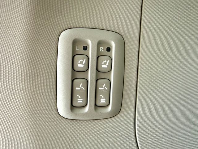 一手車/七人座/電動尾門/定速/I-KEY/雙天窗/影音/電動椅/舒適大空間  第13張相片