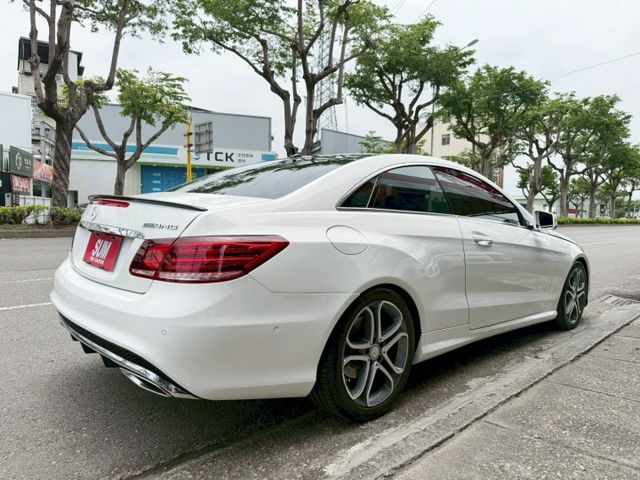 E250 coupe/全景天窗/電動椅/多功能方向盤/換檔快撥/定速/卡鉗/11顆安全氣囊/LED頭燈  第3張相片