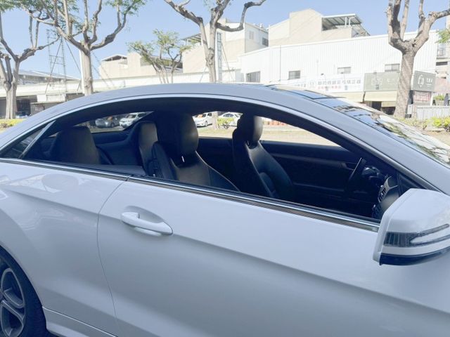 E250 coupe/全景天窗/電動椅/多功能方向盤/換檔快撥/定速/卡鉗/11顆安全氣囊/LED頭燈  第6張相片