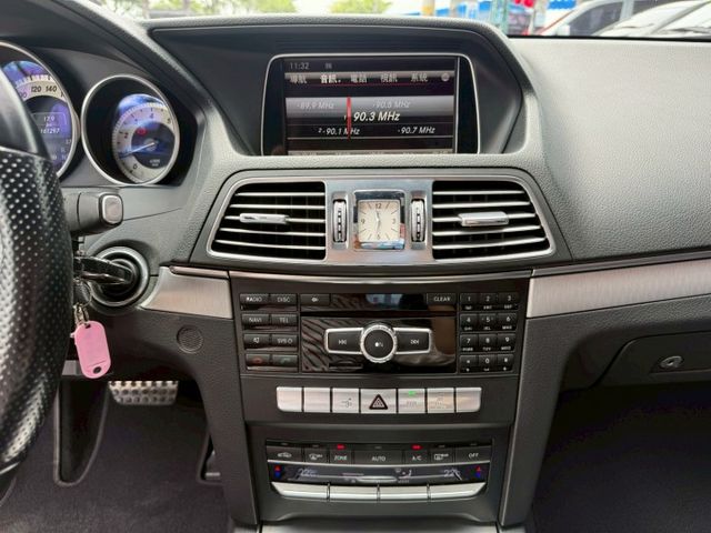 E250 coupe/全景天窗/電動椅/多功能方向盤/換檔快撥/定速/卡鉗/11顆安全氣囊/LED頭燈  第16張相片