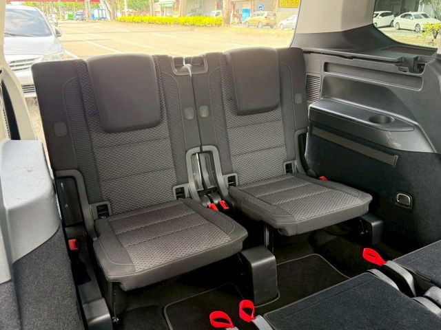 最頂級R-LINE~ACC跟車/盲點/車道輔助/定速/影音/配備滿配/里程保證/七人座大空間  第11張相片