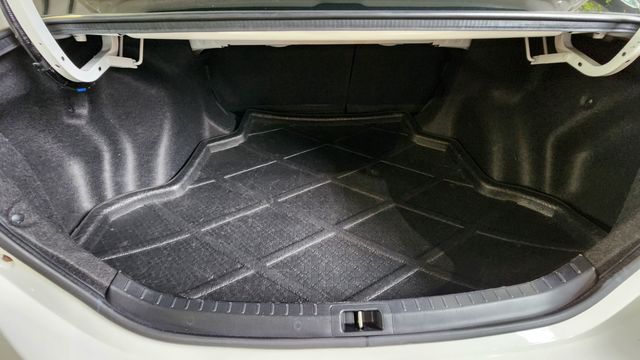 ALTIS 1.8  第9張相片