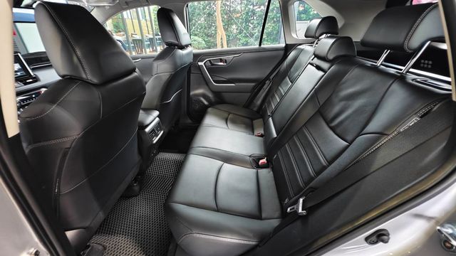 RAV4 2.0  第8張相片