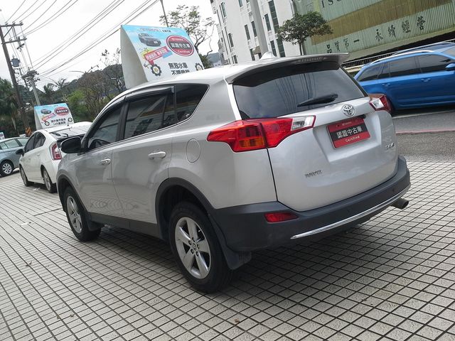RAV4 2.0  第6張相片