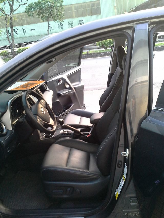 RAV4 2.0  第8張相片