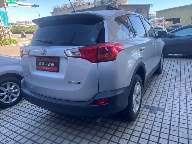 RAV4 2.0  第5張相片