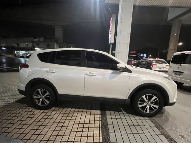 RAV4 2.0  第4張相片