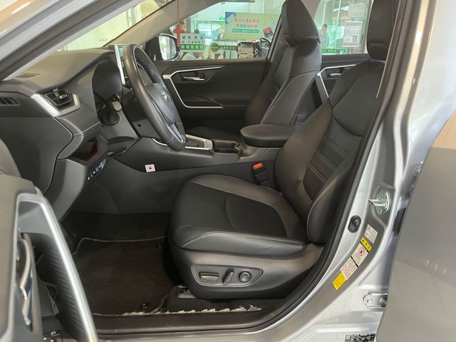 RAV4 2.0  第8張相片