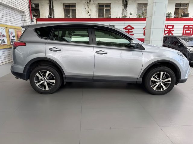 RAV4 2.0  第4張相片