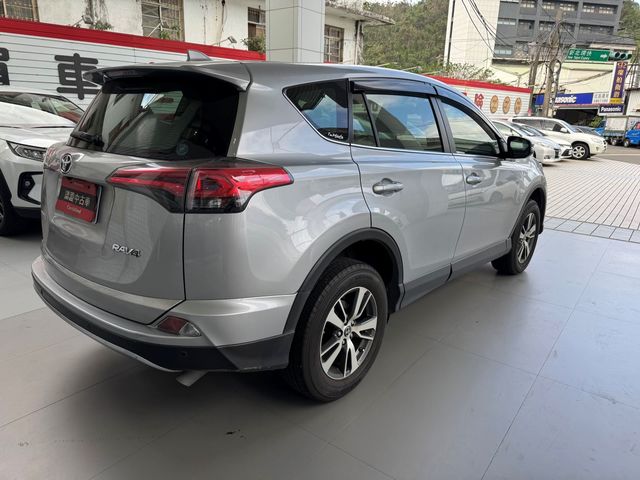 RAV4 2.0  第5張相片