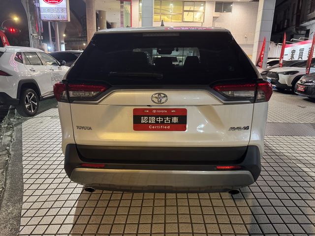 RAV4 2.0  第4張相片