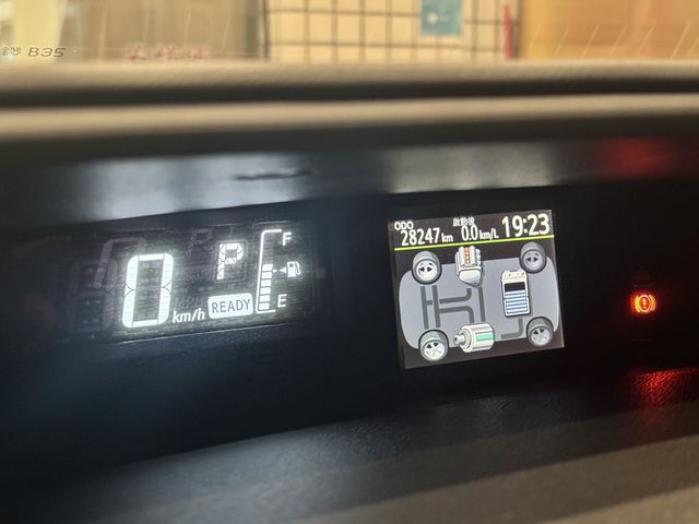 PRIUS C 1.5  第10張相片