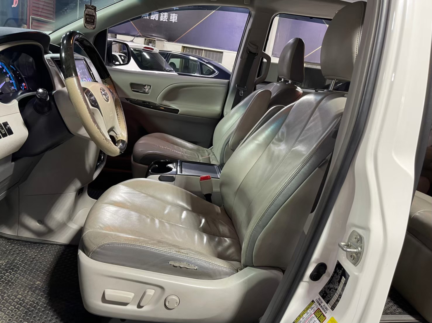 2014 年 sienna  第6張相片