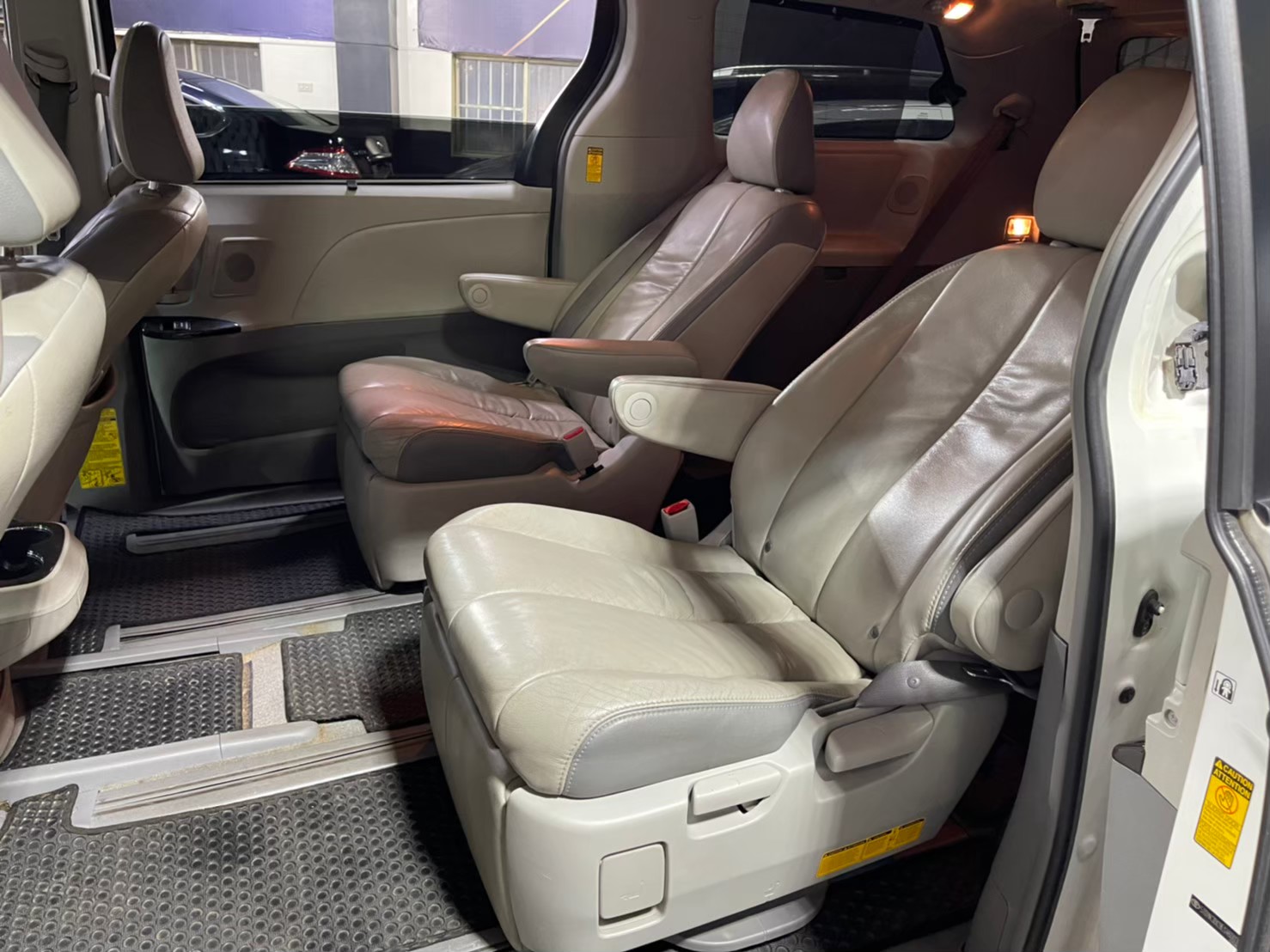 2014 年 sienna  第7張相片