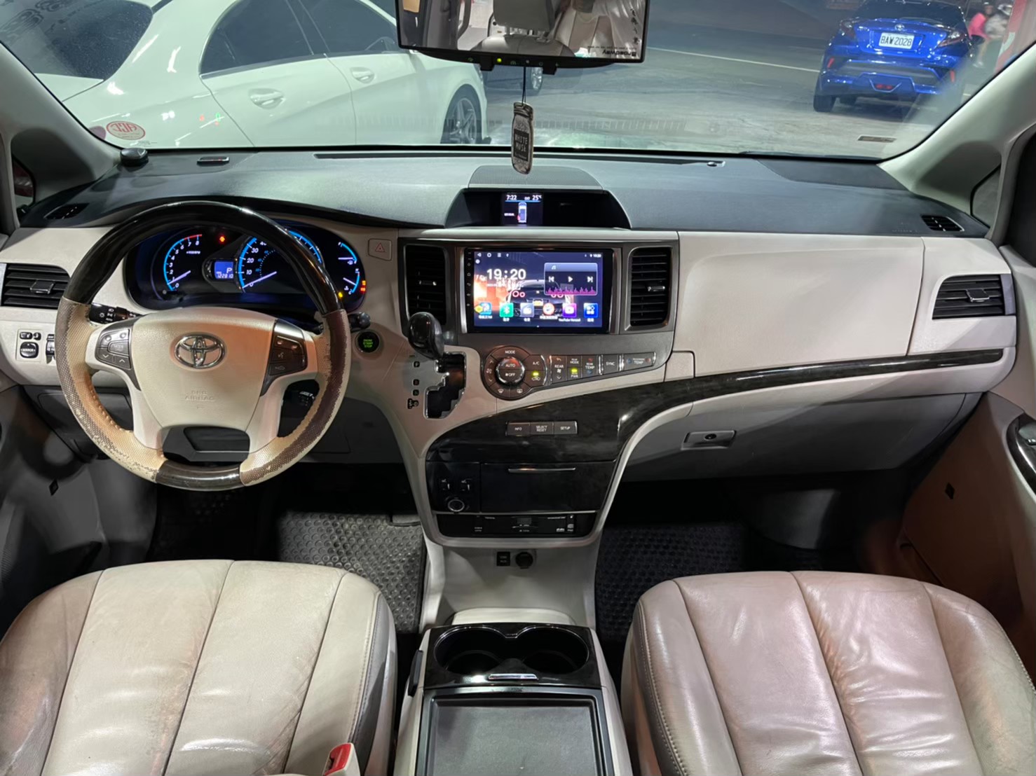 2014 年 sienna  第8張相片