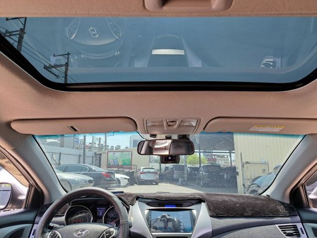 ELANTRA  第10張相片