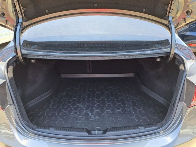 ELANTRA  第16張相片