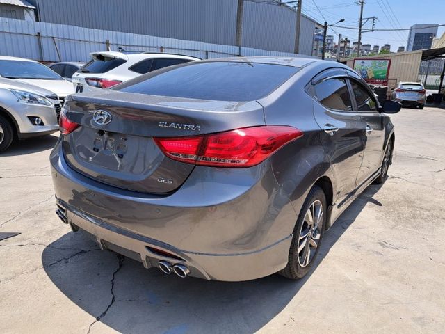 ELANTRA  第18張相片