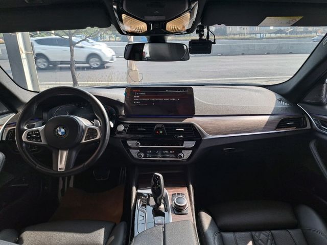 5 SERIES SEDAN  第6張相片