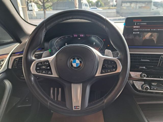 5 SERIES SEDAN  第7張相片