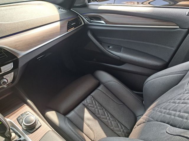 5 SERIES SEDAN  第9張相片