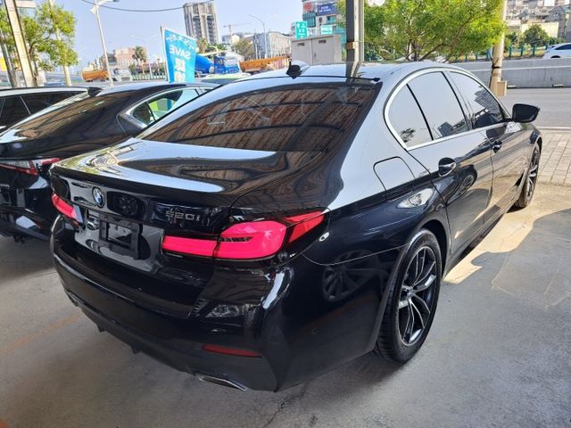 5 SERIES SEDAN  第18張相片