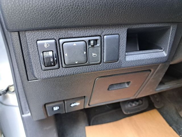 TIIDA 5D  第10張相片