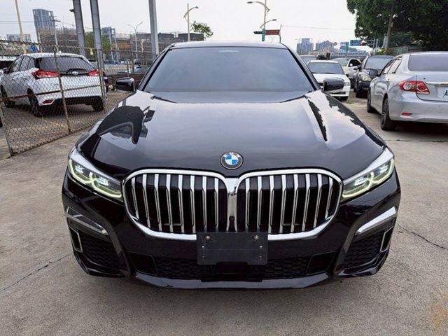7 SERIES SEDAN  第2張相片