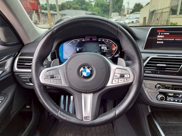 7 SERIES SEDAN  第7張相片