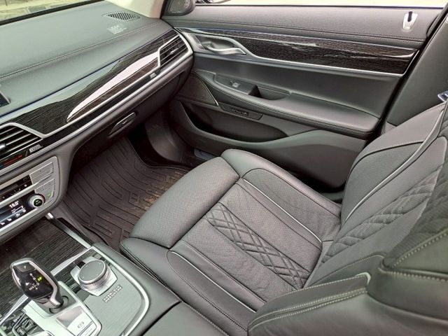 7 SERIES SEDAN  第9張相片
