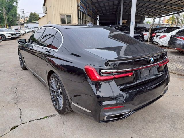 7 SERIES SEDAN  第16張相片