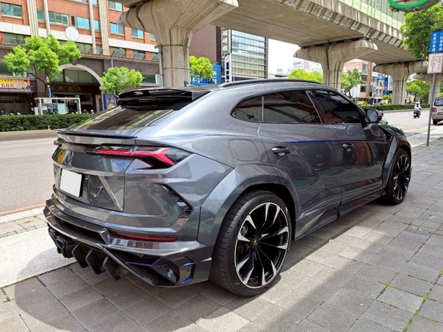 MANSORY碳纖維套件精品車 B&Q環繞音響 全景天窗 環景  第18張相片