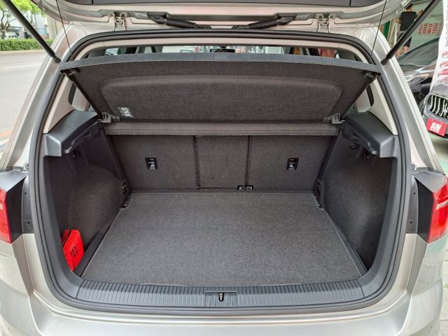 GOLF SPORTSVAN  第15張相片