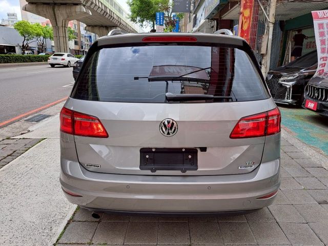 GOLF SPORTSVAN  第17張相片
