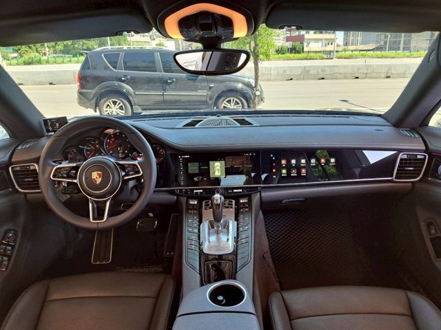 PANAMERA  第6張相片