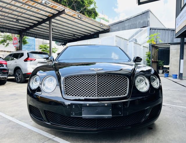 Bentley整車均在於英國Crewe工廠中，採用純手工所打造 原價 1280萬 現在入手不用1折價！  第3張相片