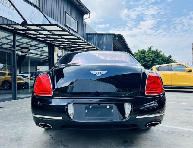 Bentley整車均在於英國Crewe工廠中，採用純手工所打造 原價 1280萬 現在入手不用1折價！  第4張相片