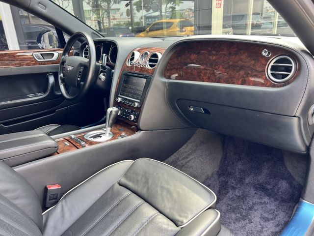 Bentley整車均在於英國Crewe工廠中，採用純手工所打造 原價 1280萬 現在入手不用1折價！  第7張相片