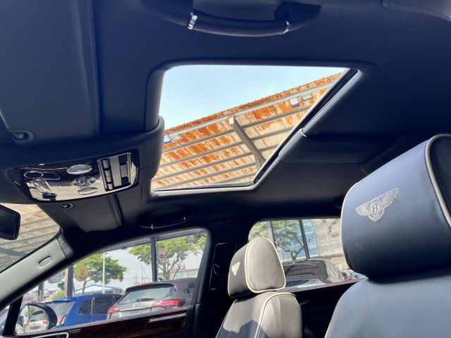 Bentley整車均在於英國Crewe工廠中，採用純手工所打造 原價 1280萬 現在入手不用1折價！  第20張相片
