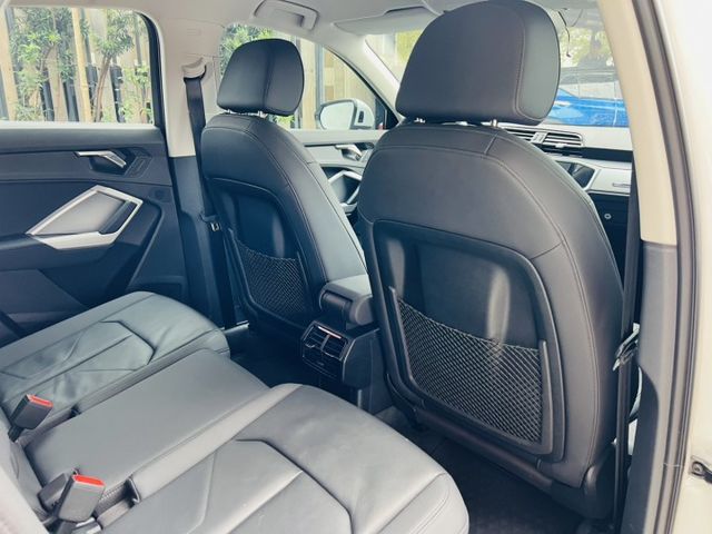 一部兼顧商務形象與家庭需求的豪華 SUV， 這，就是為什麼選擇 Audi Q3。  第8張相片