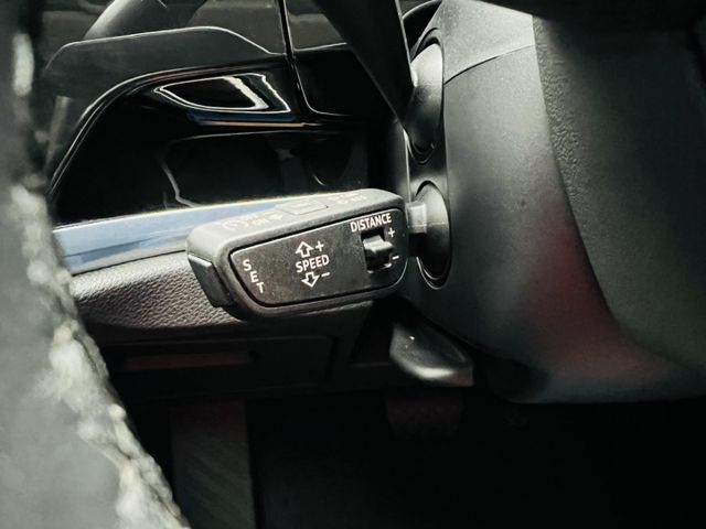 一部兼顧商務形象與家庭需求的豪華 SUV， 這，就是為什麼選擇 Audi Q3。  第11張相片