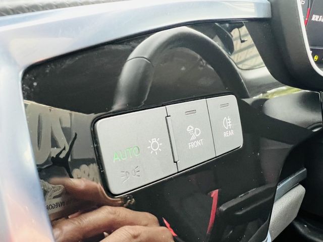 一部兼顧商務形象與家庭需求的豪華 SUV， 這，就是為什麼選擇 Audi Q3。  第12張相片