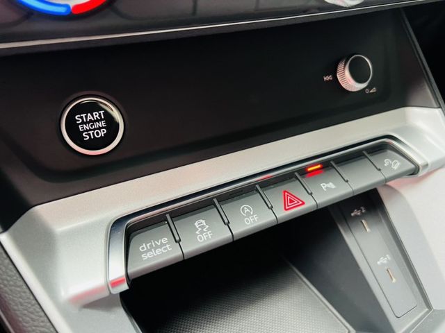 一部兼顧商務形象與家庭需求的豪華 SUV， 這，就是為什麼選擇 Audi Q3。  第15張相片