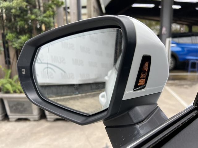 一部兼顧商務形象與家庭需求的豪華 SUV， 這，就是為什麼選擇 Audi Q3。  第16張相片