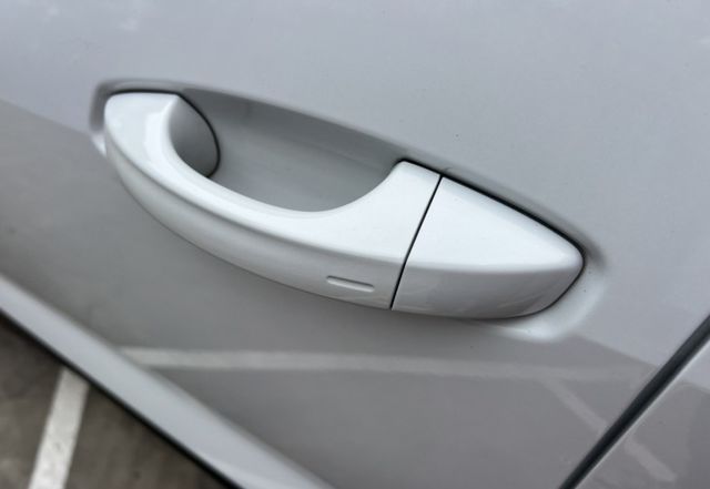 一部兼顧商務形象與家庭需求的豪華 SUV， 這，就是為什麼選擇 Audi Q3。  第18張相片