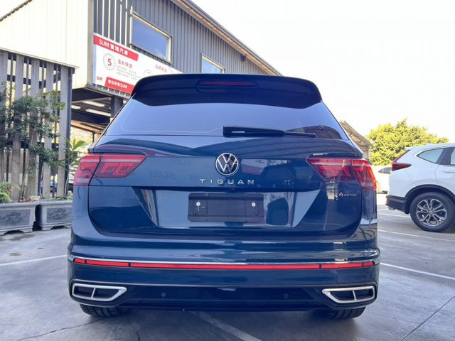 245 匹渦輪動力＋4MOTION 四驅，讓彎道與天候都不再是限制； R-Line 專屬運動外型與數位座艙  第4張相片