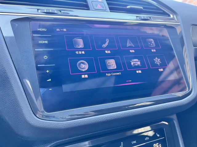 245 匹渦輪動力＋4MOTION 四驅，讓彎道與天候都不再是限制； R-Line 專屬運動外型與數位座艙  第15張相片